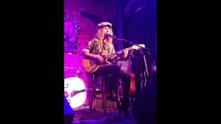 Kendra Morris - Concrete Waves (Acoustic)