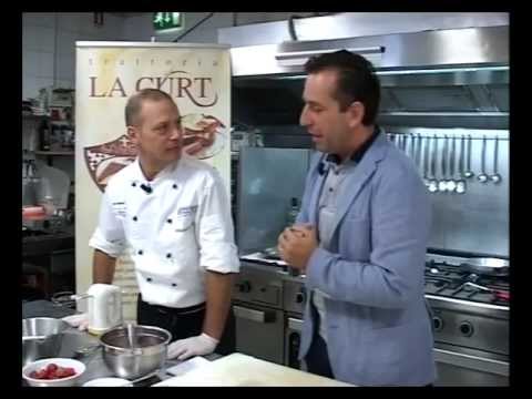 Trattoria La Curt: Ricetta Bavarese Alla Fragola Con Lingue Di Gatto E Meringhe