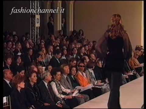 "Oscar De La Renta" Autumn Winter 1993 1994 New York 3 of 3 pret a porter woman by FashionChannel
