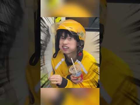 **بطل خارق بلا خجل يتحول فجأة إلى خجول أمام فتاة جميلة!**