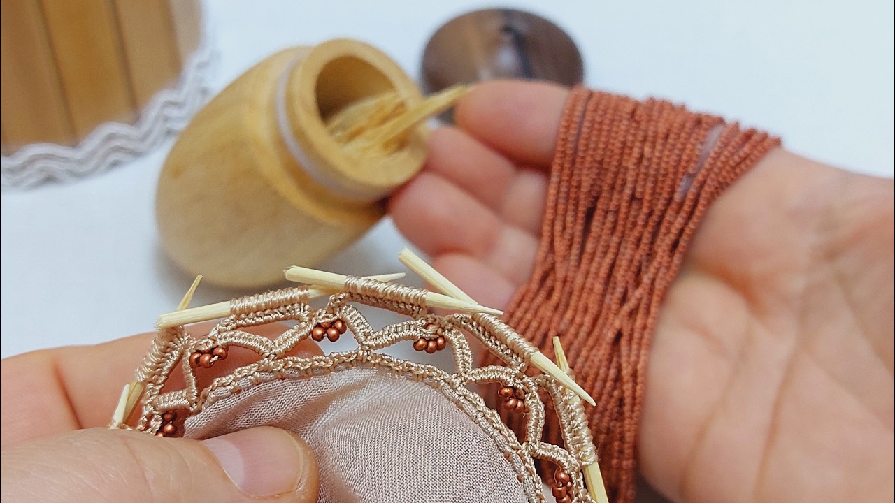 Bir kutu kürdan alıp gelin size bayılıp😁bayılıp😁 ayılacağınız😁 boncuk ve kürdanla tığ oyası yaptım