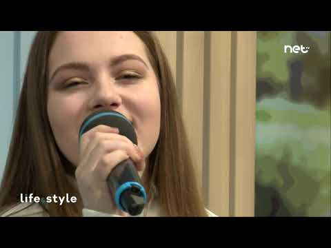 Rachel Lowell - One Moment in Time on Life & Style