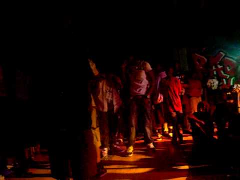 StUNT CREW ND PITT N STAR PERFORMN