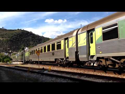 CP 1427 e 1415 com o comboio IR867 na Estação do Pinhão - Linha do Douro - PK 126.83