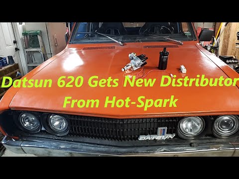 How do you install a Hot-Spark Distributor in a Datsun 620?