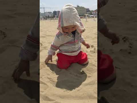 Роберт на пляже в Римини май 2018