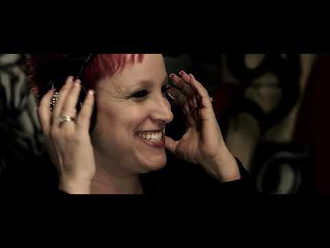 download lagu mp3 mp4 Filly Brown Online, download lagu Filly Brown Online gratis, unduh video klip Filly Brown Online