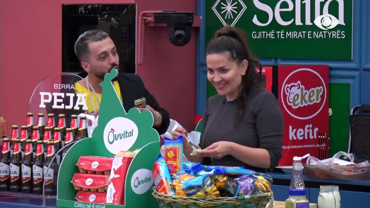 E di që ti e ke marrë/ Gjesti i drejtohet Rozanës: Ma sill valixhen