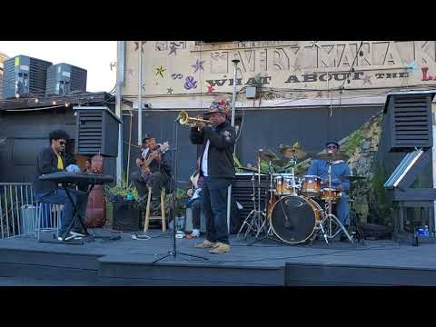 Kermit Ruffins- Killing Me Softly (jam session)