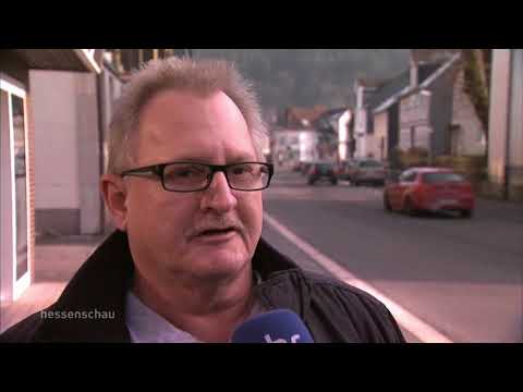 Auf den Strassen von Dietzhoelztal roehrts Mitten am Tag spazieren immer wiede