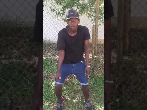 Joven Bailando Cocche