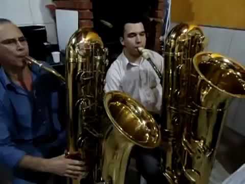 Hino 384 sax baixo ccb