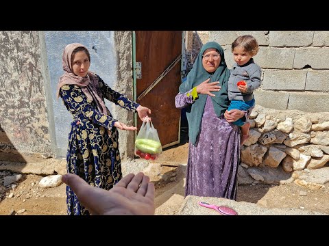 Pregnant Iranian Woman Helps Out Another Mom In Difficult Times