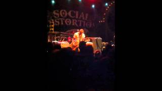 Lucero  Mom (Ben Nichols)