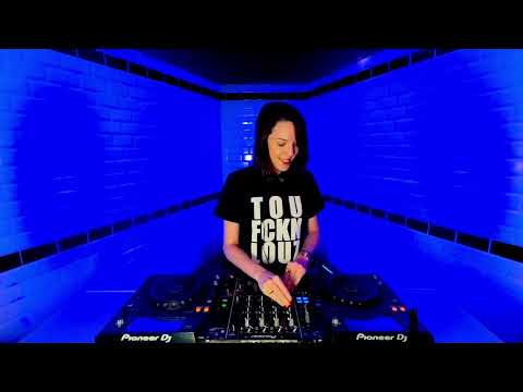 BLANDINE / 124 BPM - 027 BASS STATION