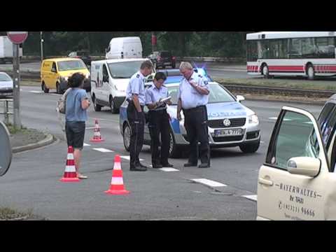 3 verletzte Personen bei Unfall mit Taxi