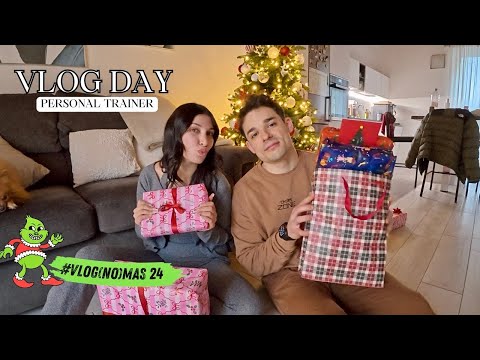 Opening Christmas Presents | vlognomas #24