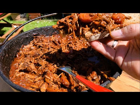 " Birria" Mexikanischer Eintopf mit Rindfleisch. Ein Dutch Oven Gericht mit Suchtpotenzial