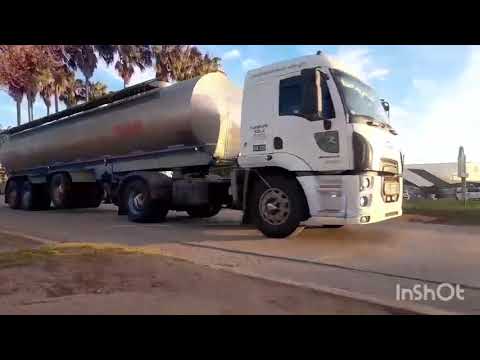 CAMIONES EN CIUDAD DE SAN FRANCISCO , CORDOBA , ARGENTINA , VIDEO 339