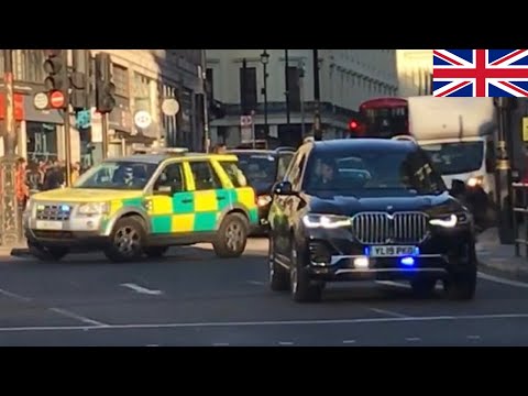 Met Police Unmarked BMW X7 helps LAS RRV Get Through Traffic // Blue Lights and Sirens.