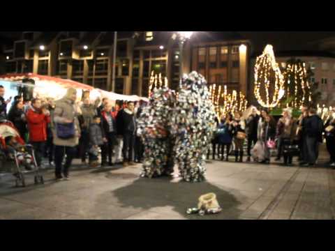 La danse des homme canettes et le Rythme de la danse.