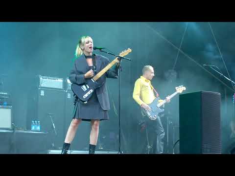 Wolf Alice - Smile - Live at Kesärauha festival, Turku, Finland, June 10, 2022