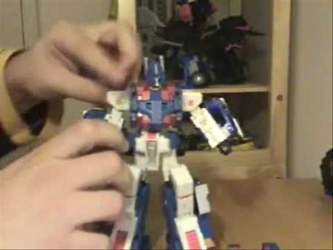 Video review of Classics Ultra Magnus w/City Commander upgrade kit