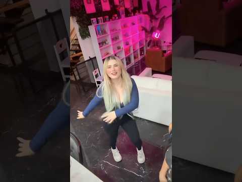 Hice mi PRIMER BAILE con @KarlaBustillos 👧🏼👧🏻❤️