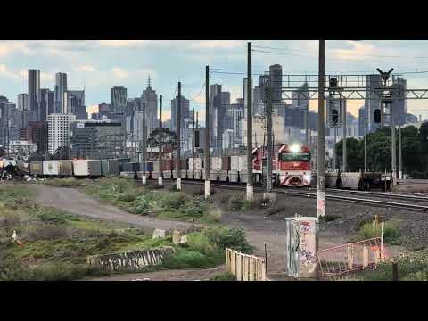 Pacific National NR74 NR110 3MA5 train Tottenham