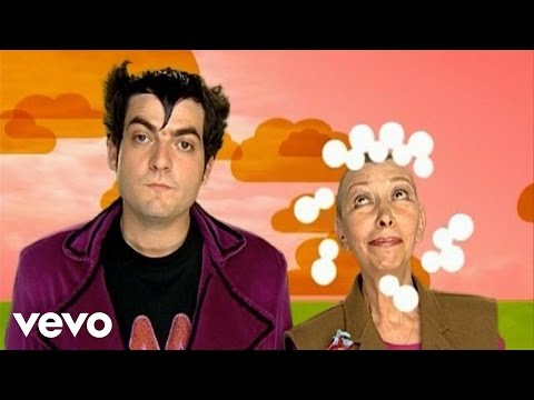 Videoclip de Y'a des zazous — Brigitte Fontaine
