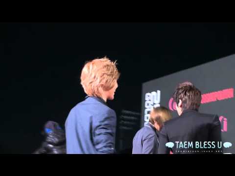 101209 SHINee red carpet (Taemin focus) and photo wall fancam @ GDA