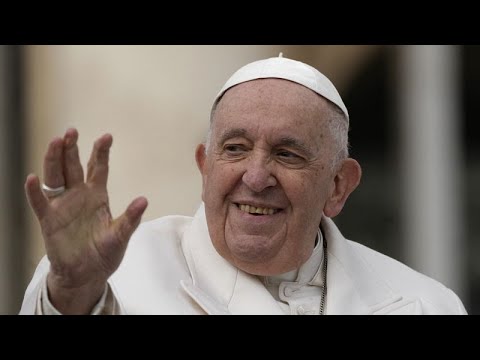 "لا زلت على قيد الحياة".. البابا فرنسيس يخرج من المستشفى