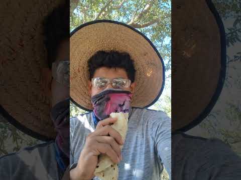 El catracho saludando a la audiencia desde huron California
