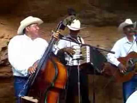 *Ausencia Eterna* (Ildefono Morales Padilla) con Juan Lucero *al Tololoche* y sus Sonidos del Norte.