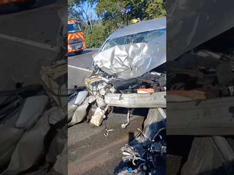 Grave acidente na BR-470 deixa quatro pessoas presas às ferragens em Indaial