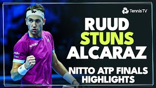 Download Lagu Casper Ruud STUNS Carlos Alcaraz! | Nitto ATP Finals 2024 Highlights Thumbnail
