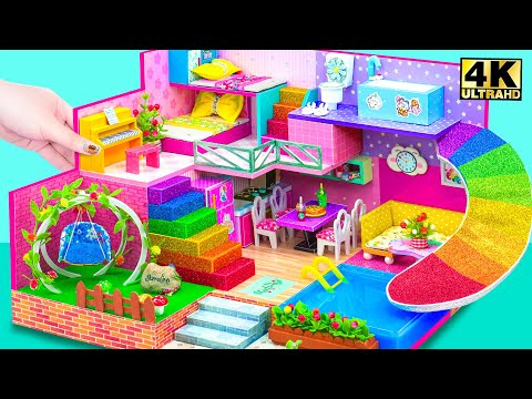 Baue ein Haus mit zwei Schlafzimmern auf dem Dachboden und eine Wasserrutsche vom Dach bis zum Pool