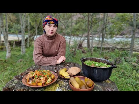 THE WOMAN LIVES ALONE IN THE MOUNTAINS! Cooking Potatoes with Meat on Fire
