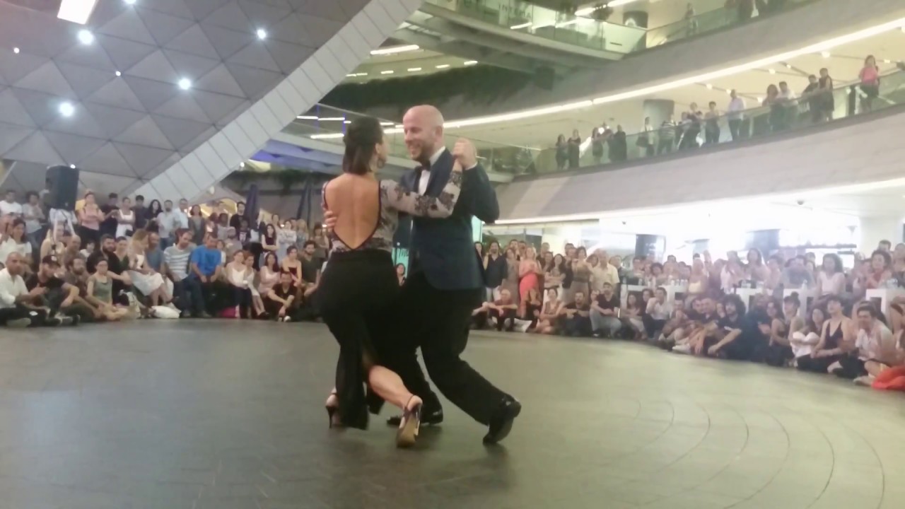 Video thumbnail for Alper Ergökmen & Selen Sürek. Milonga De Mis Amores / J. D'Arienzo y Su Orq Tipica. Kanyon Milongası