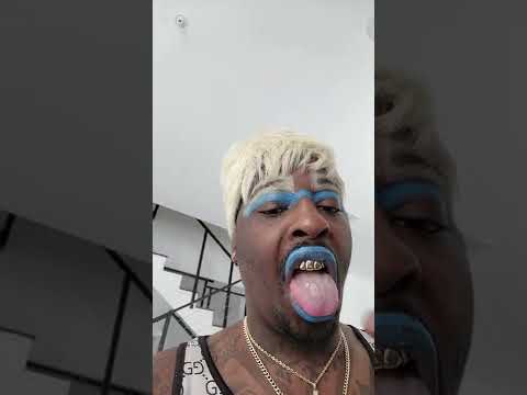 Let me show yall how to make a Up side Down CupCake!!!