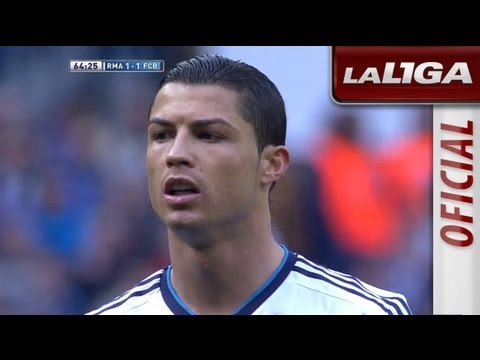 Ocasión de falta de Cristiano Ronaldo y paradón de Víctor Valdés