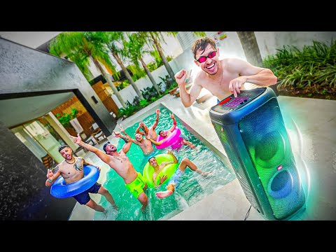 FIZ UMA FESTA NA PISCINA NA CASA DA PRAIA COM MINHA JBL GIGANTE