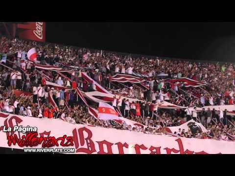 "Esta es la banda de River Plate + Cantemos todos que la boca está de luto... / Salida Ortega" Barra: Los Borrachos del Tablón • Club: River Plate