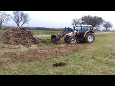 Steyr 9086 bei Mist Laden