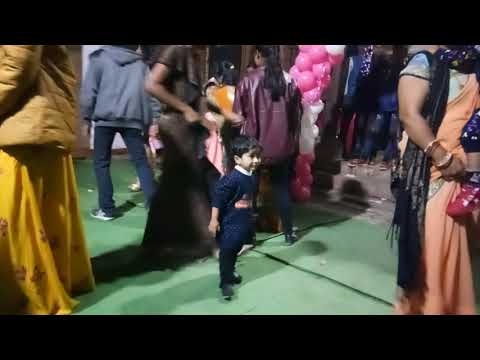 Ashni baby dancing on DJ