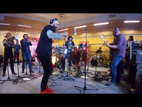 Eskorzo en 'Abierto hasta las 2': "Los besos que me dabas"