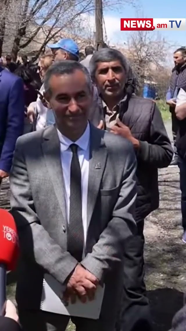 Եթե ընտրվեք, մեր գյուղում ֆուտբոլի դաշտ կսարքե՞ք. Գեղամասարի փոքրիկ բնակիչը՝ Քոչարյանին