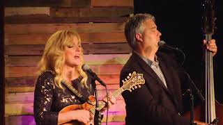 Rhonda Vincent &amp; The Rage - The Old Rugged Cross (Live)