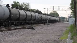 preview picture of video 'Eastbound Union Pacific ethanol train at Bellwood, IL'