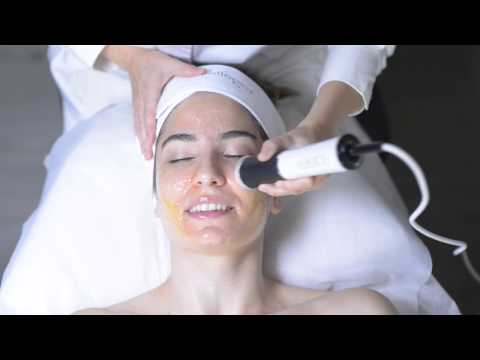What is the OxyGeneo 3 in 1 Super Facial?